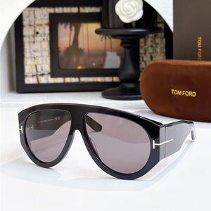 Tom Ford Black Oversized Shield Sunglasses with Gray Lenses